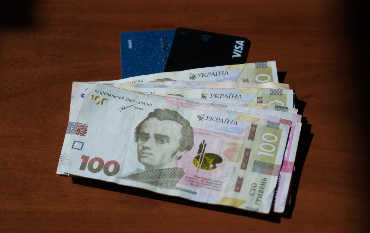 Виплата 1500 гривень з 8 квітня: хто отримає гроші автоматично та кому принесе листоноша