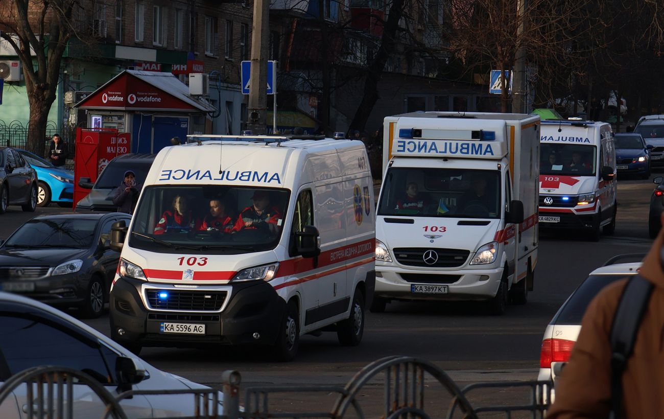 Ракетний удар по Києву: відомо про першу жертву, кількість поранених росте
