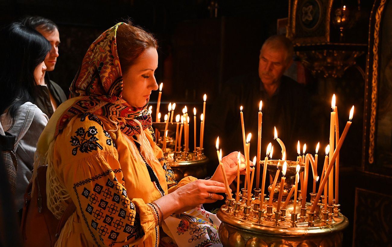 Радониця 2026: чи можна подавати записки за нехрещених та як молитися за самогубців