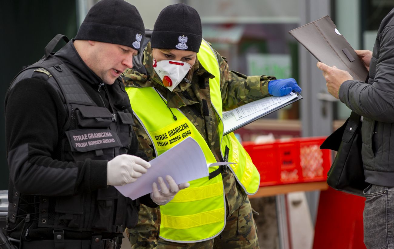 Українку не пустили до Польщі через "радіоактивну" 100-доларову купюру