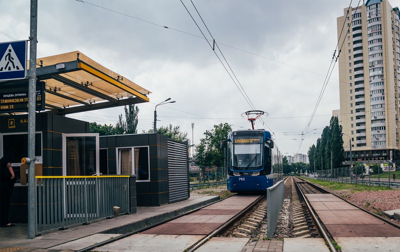 В частині Києва зникло світло та зупинився транспорт