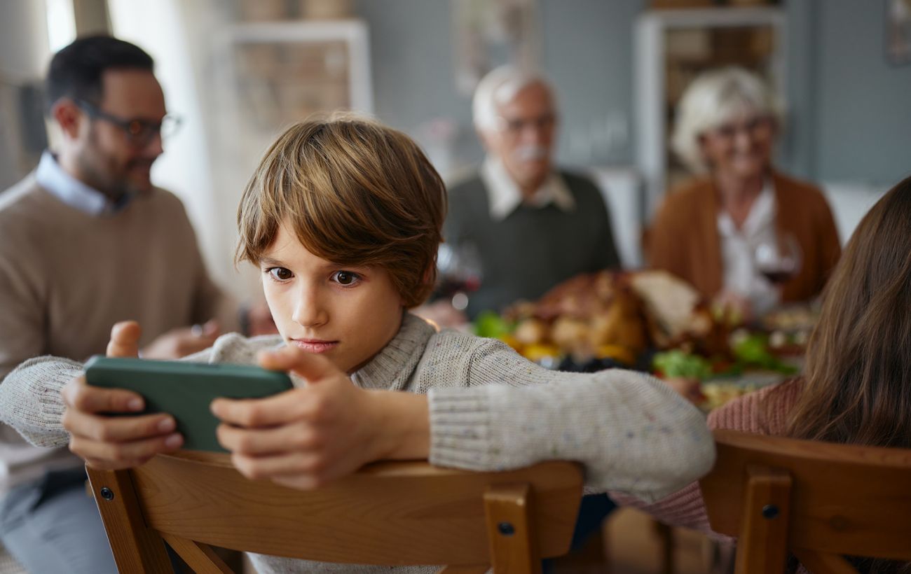 ШІ все знає, але може нашкодити: приховані ризики спілкування дітей з віртуальним "другом"