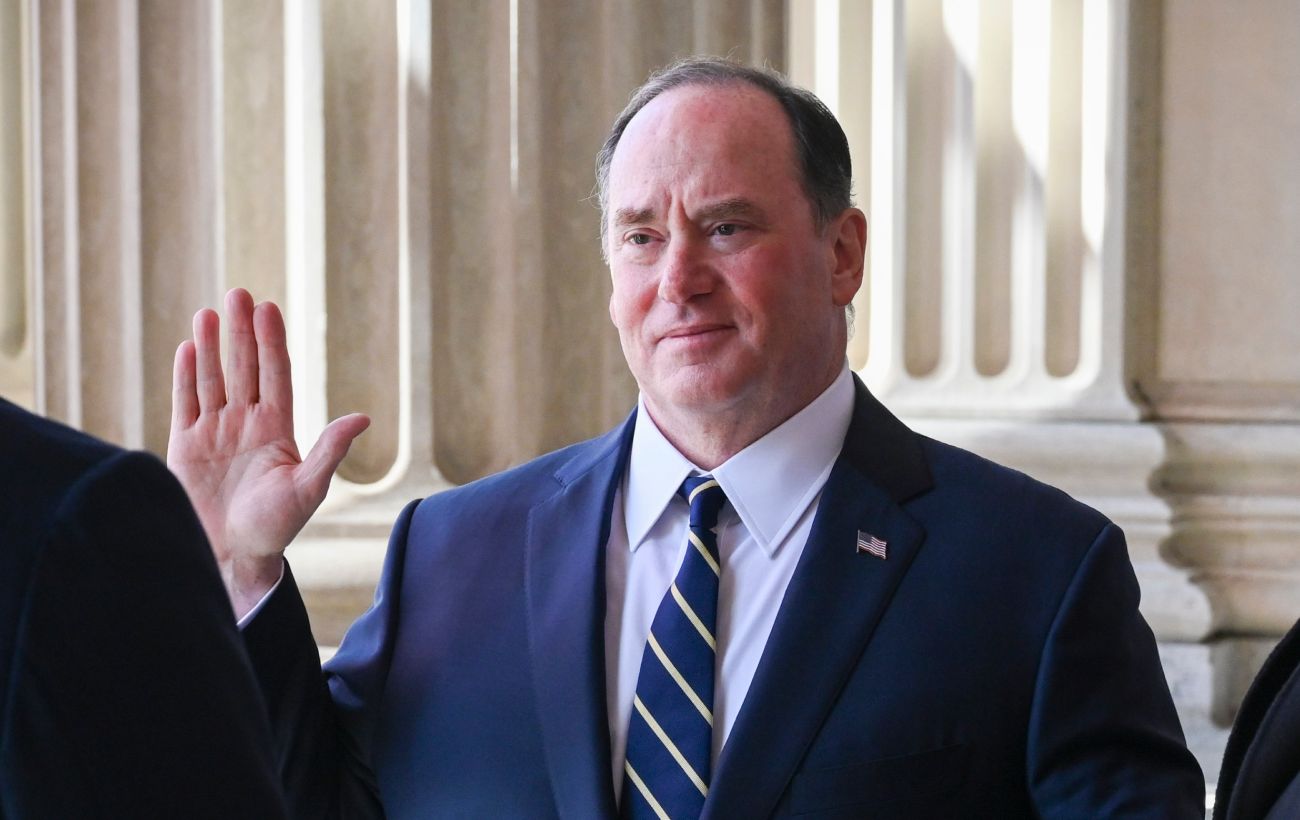 Глава ВМС США раптово пішов у відставку після конфлікту через Трампа, - WSJ