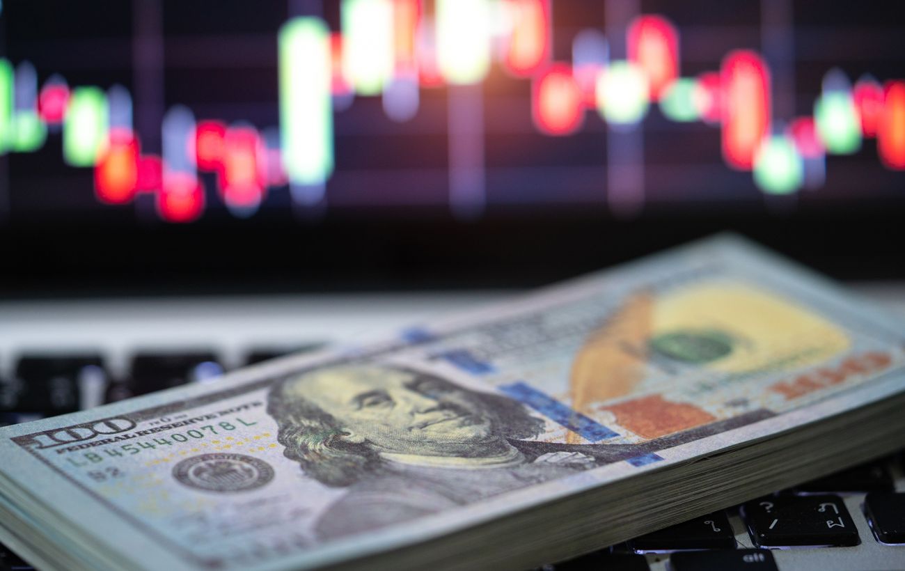 Євро пішло вниз, долар тримається: як банки та обмінники переписали курс валют 23 квітня