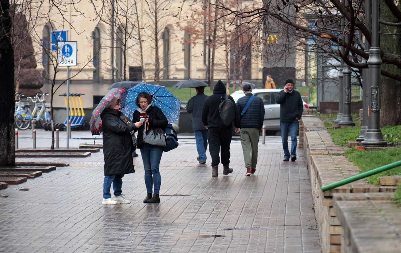 Пилова буря і град накрили Київ та область (відео)
