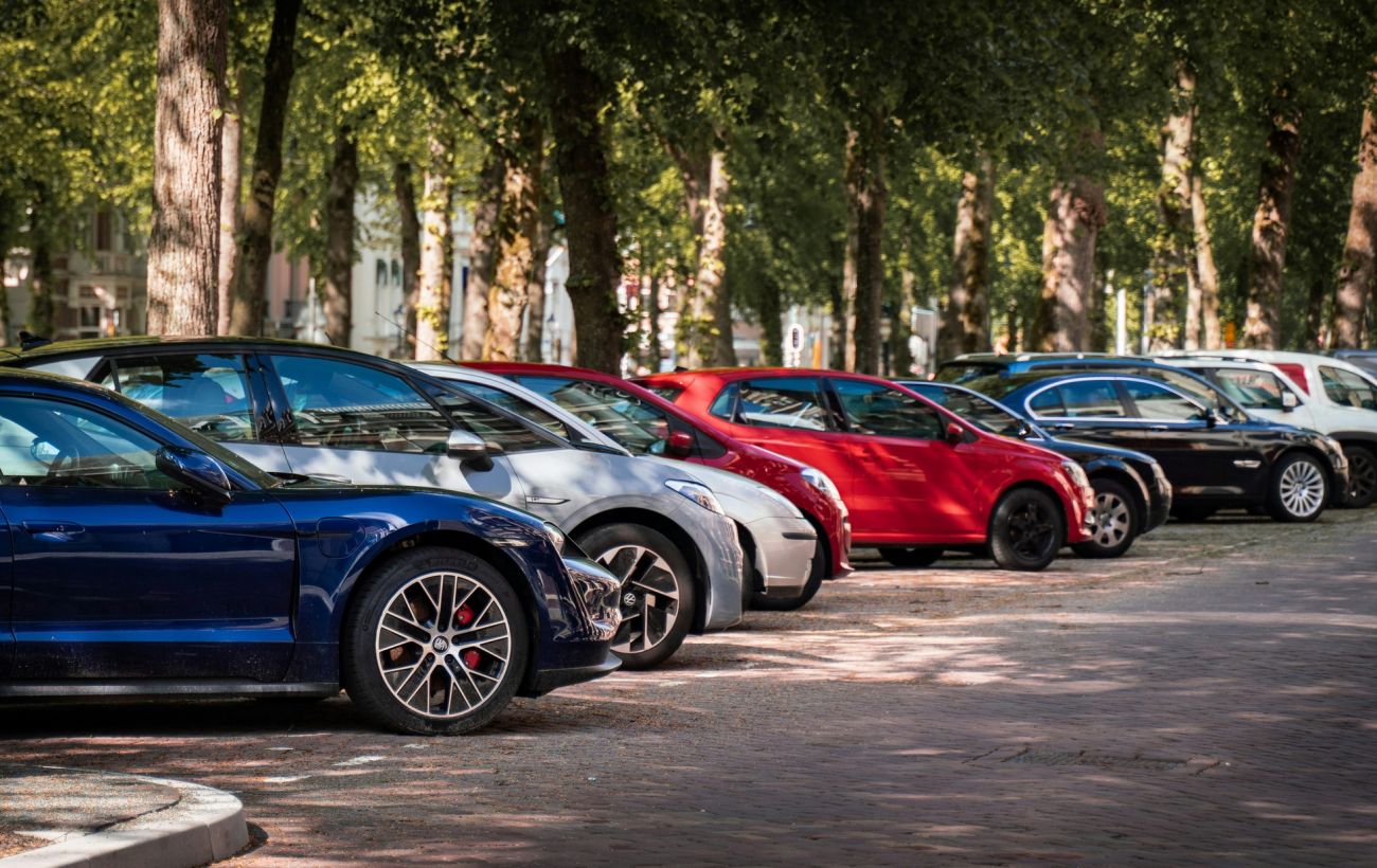 Де паркувати авто: плутанина з ПДР, лайфхаки експертів і кого евакуюють з вулиць