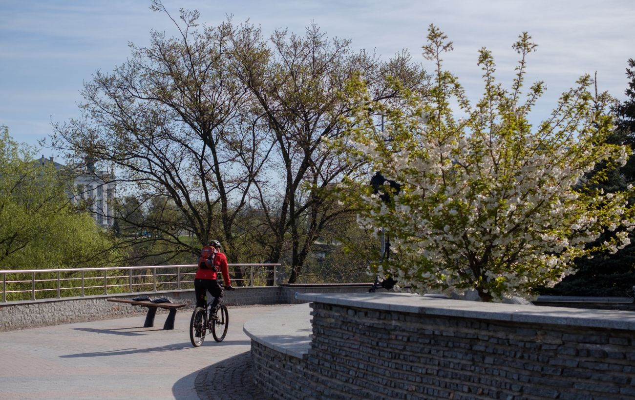 Від заморозків до +15: яка погода буде в останні вихідні квітня і коли може прийти тепло