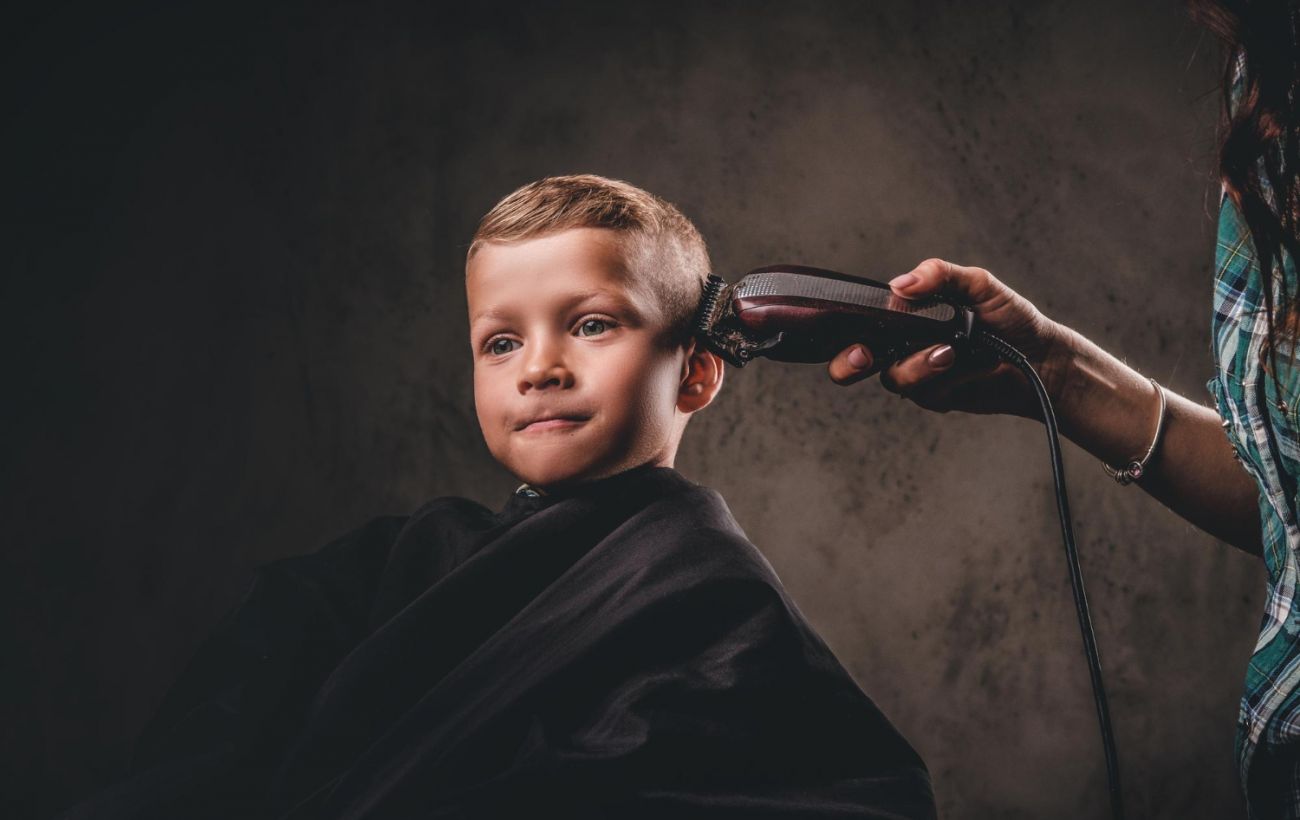 Батьки помиляються: чим може нашкодити стрижка дітей налисо в рік