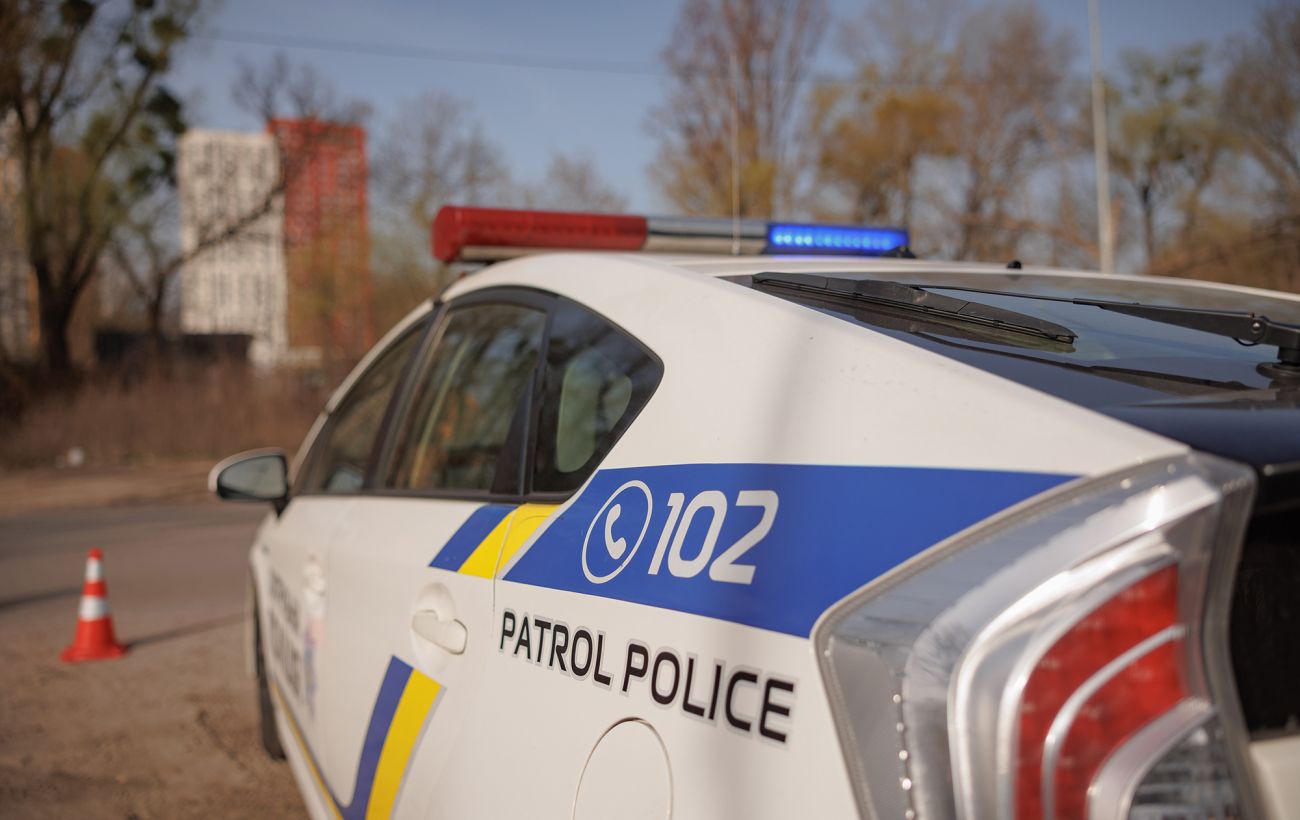 У Києві чоловік погрожував зброєю перехожим (фото)