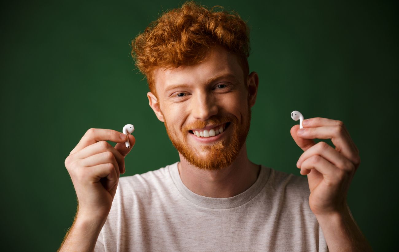 5 секретних функцій AirPods, які замінять вам дорогі гаджети