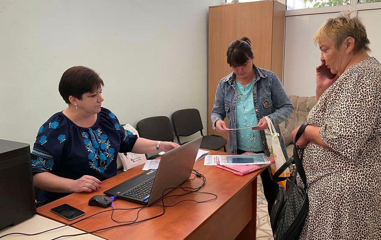 Як оцифрувати трудову книжку самостійно: це треба зробити до червня