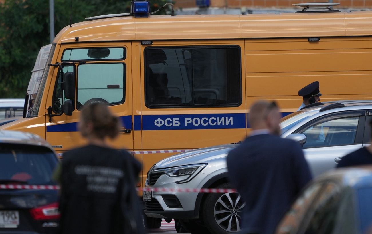 В Мережі повідомляють про вибухи біля будівлі ФСБ в окупованому Криму (відео)