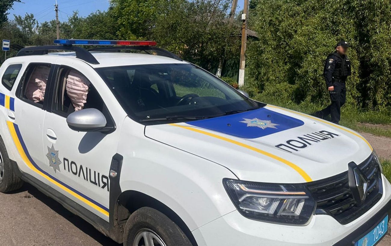 На Чернігівщині дрон РФ атакував авто патрульних: поранено трьох поліцейських