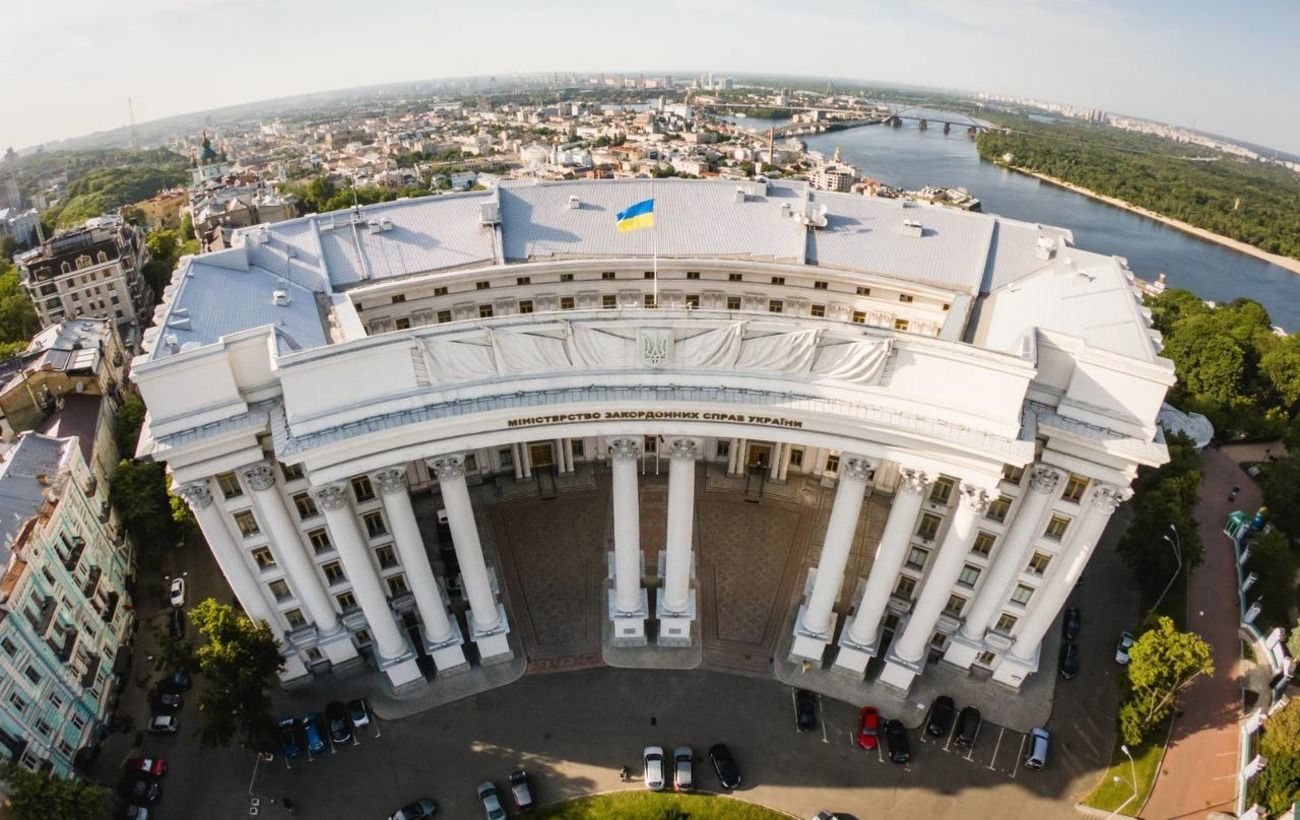 Будівля МЗС України пошкоджена через атаку РФ на Київ