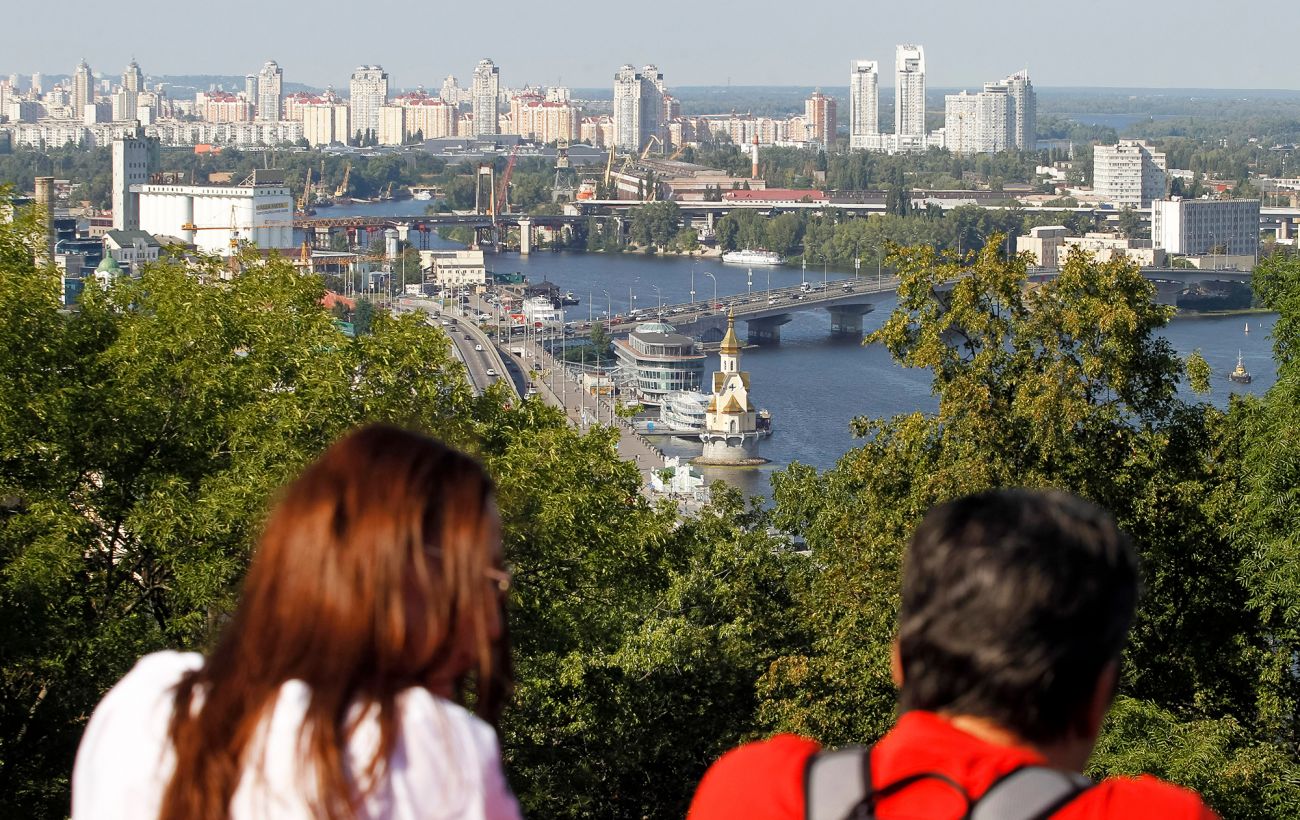 Середня зарплата перевищила 30 тисяч гривень: де платять найбільше