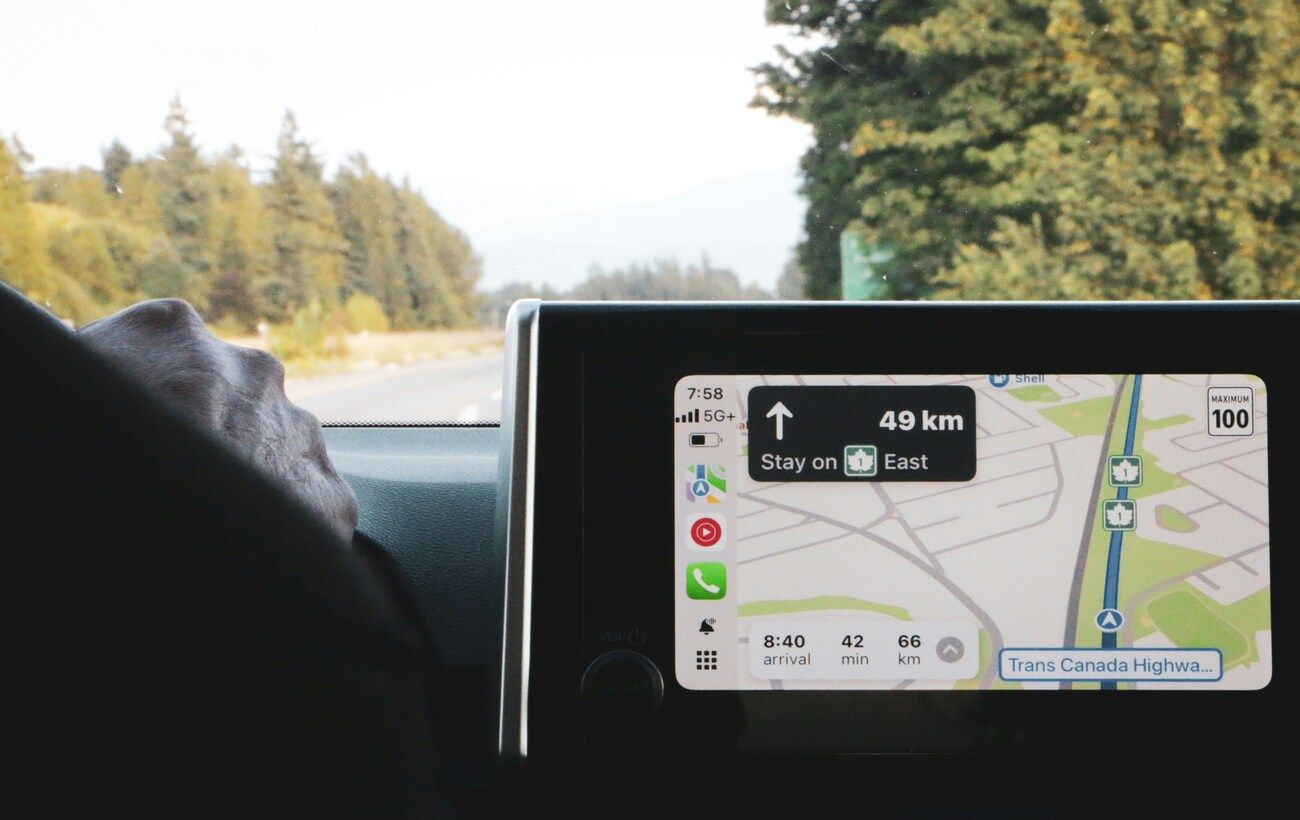Apple CarPlay отримав розумне керування: що вміє новий режим Siri в авто