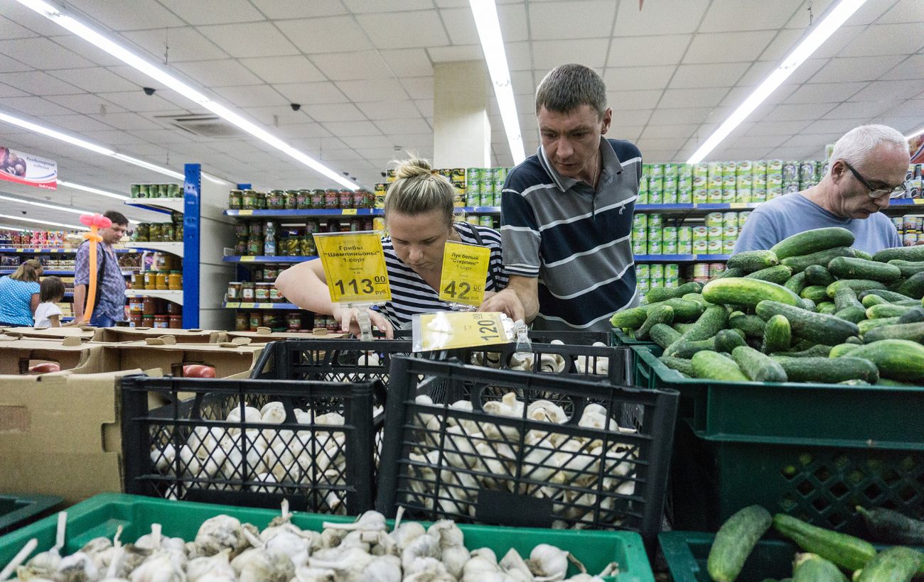 У Севастополі слідом за бензином почали обмежувати і продаж продуктів