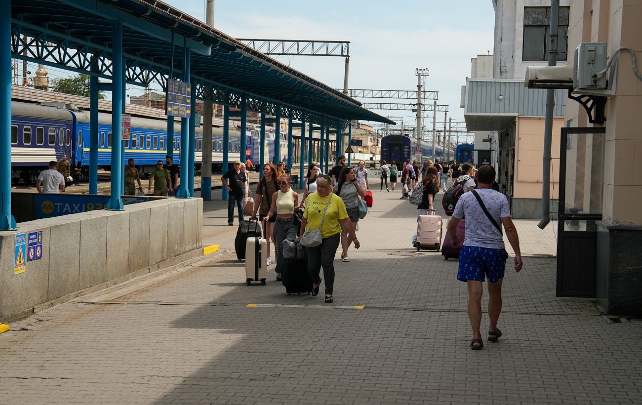 "Укрзалізниця" оновлює графік руху поїздів і додає нові рейси: коли з'являться квитки