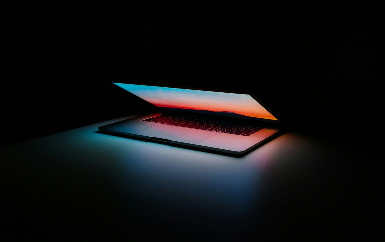 MacBook Ultra стане першим ноутбуком Apple із тачскріном: що відомо про новинку