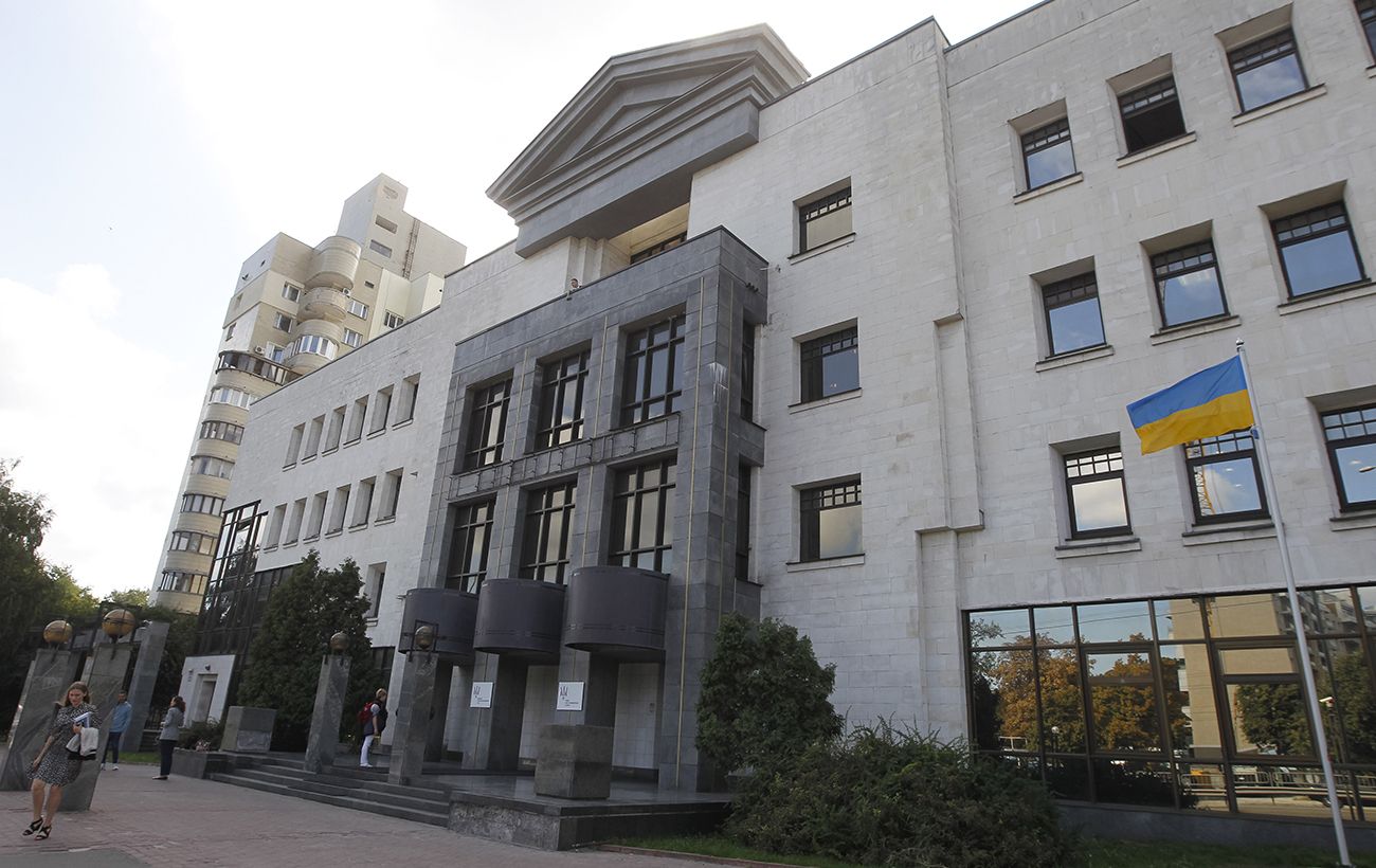 Атака РФ пошкодила будівлю Вищого антикорупційного суду в Києві (фото)