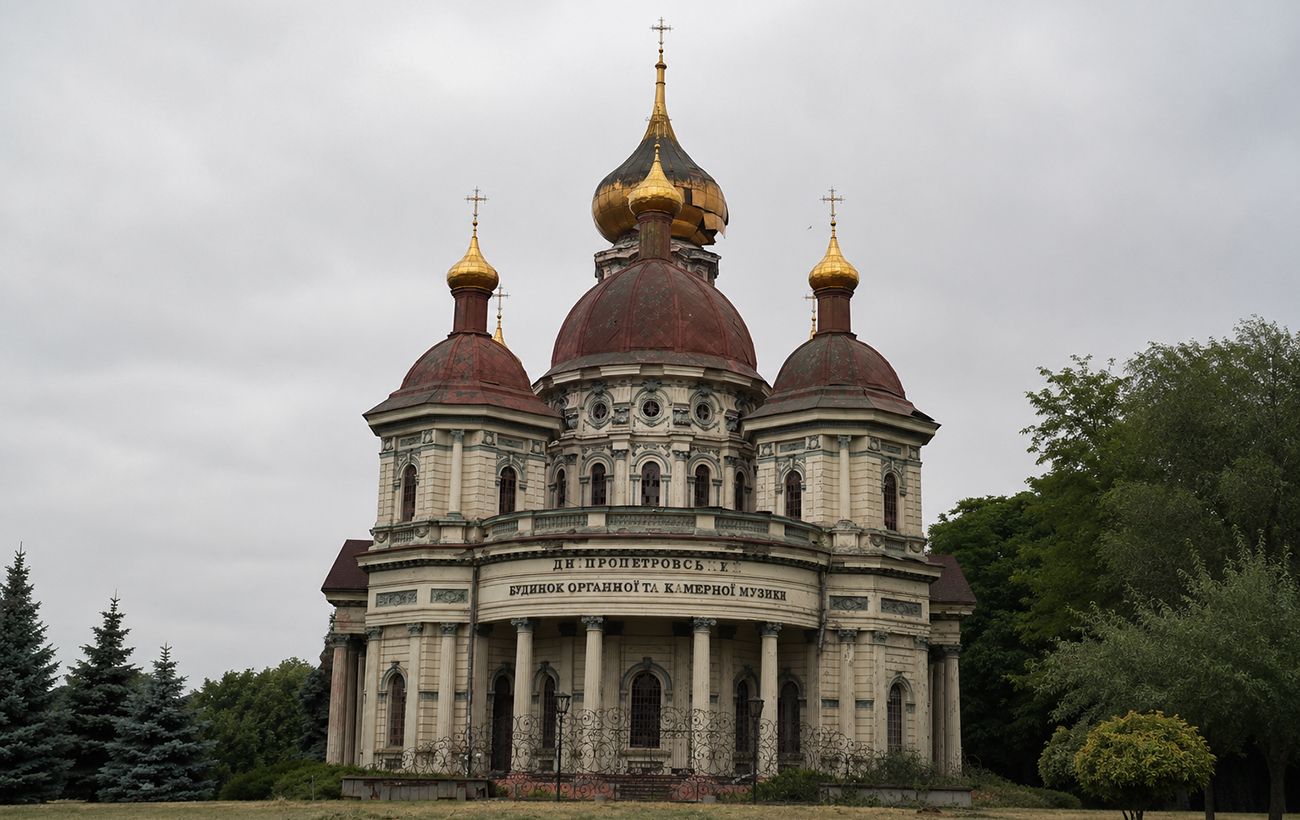 У Дніпрі атака РФ пошкодила Будинок органної музики та унікальний інструмент (фото, відео)