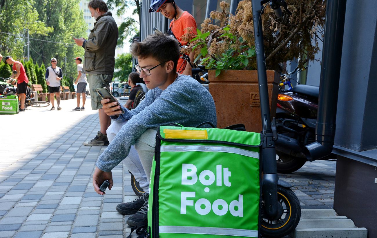 Bolt пояснив, чому в Україні бракує кур’єрів, і розповів, скільки вони заробляють
