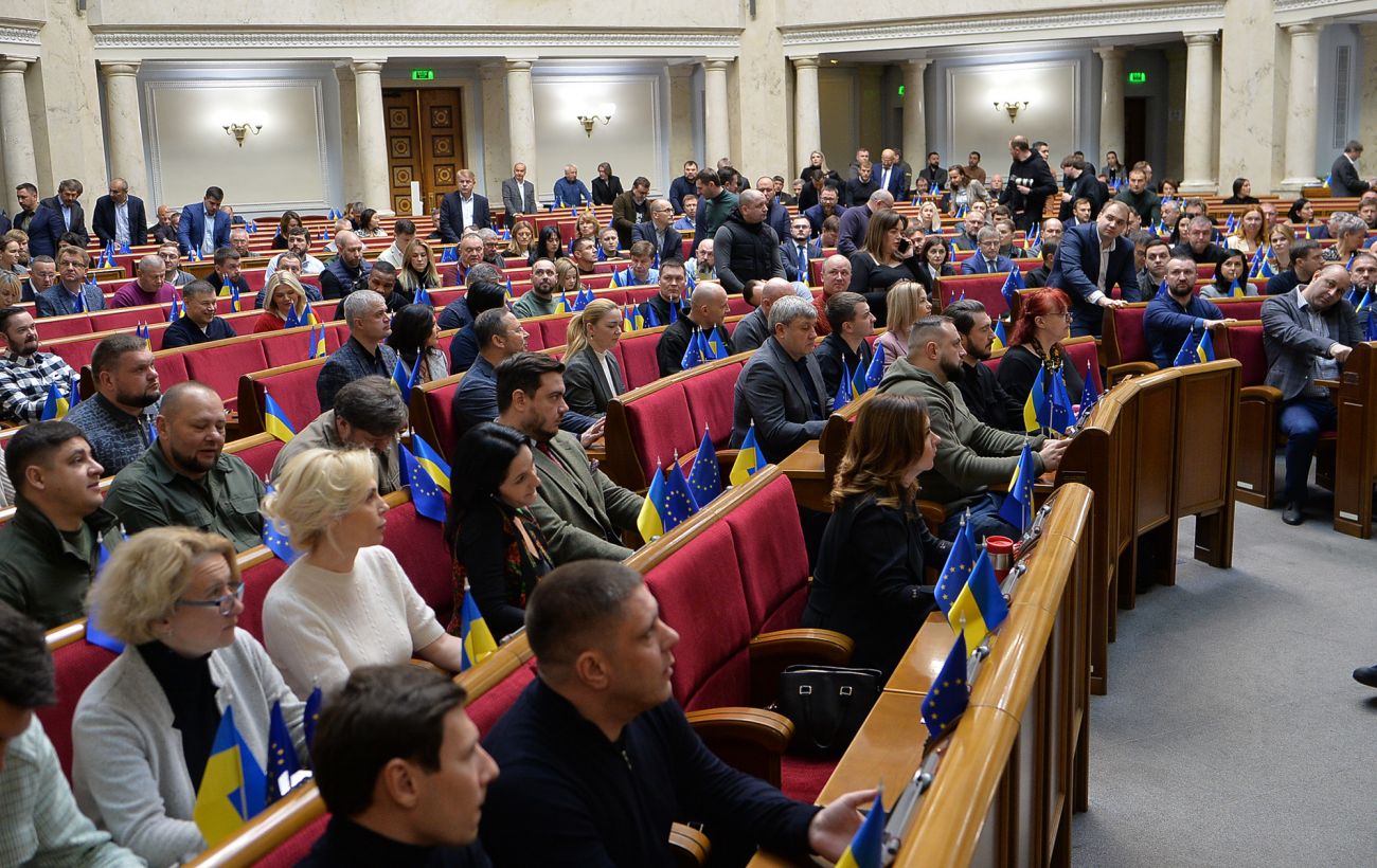 Рада збереться на термінове засідання через блокування грошей для армії
