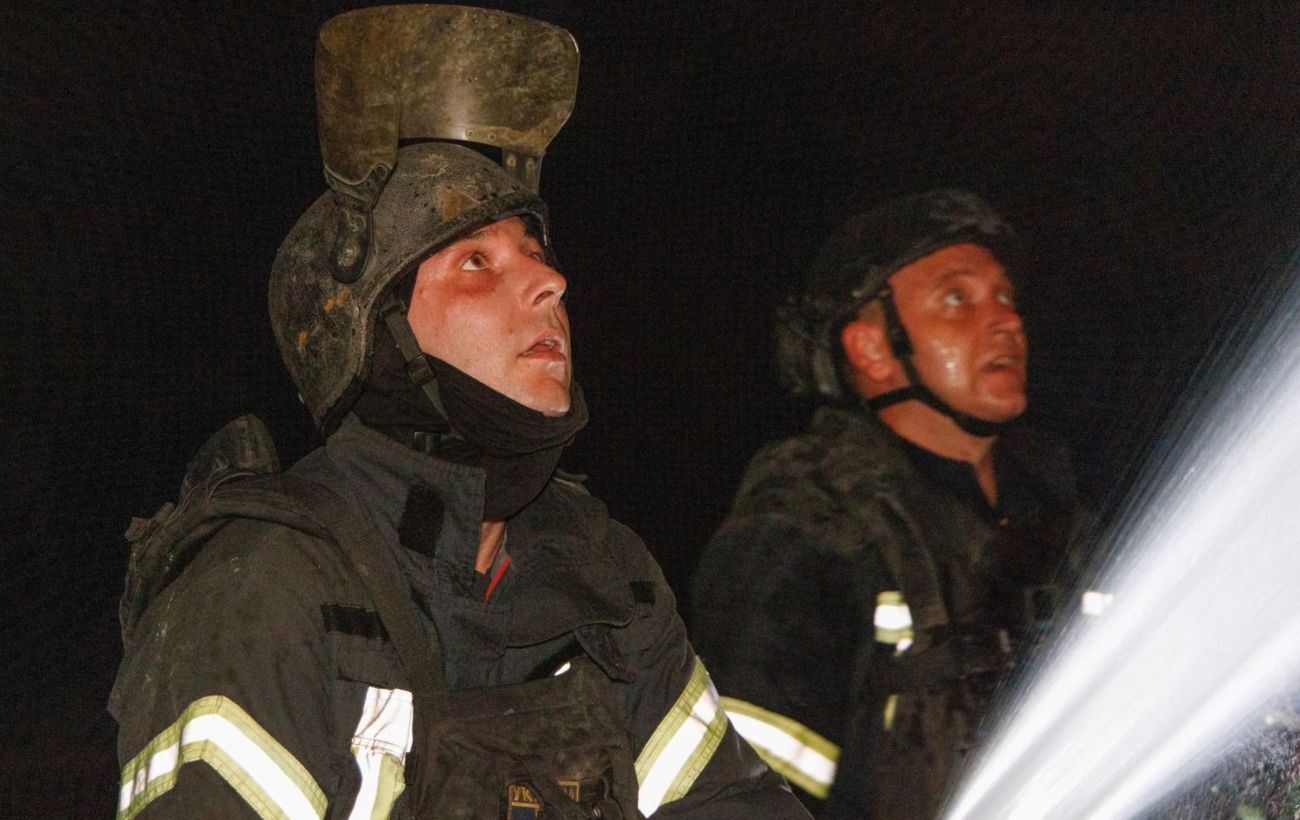 У Києві вже троє загиблих через обстріл, людей шукають під завалами