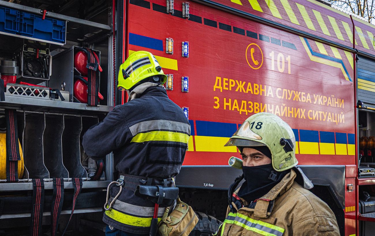 РФ з обіду безперервно атакує Харків дронами та КАБом: спалахнула пожежа, є поранені