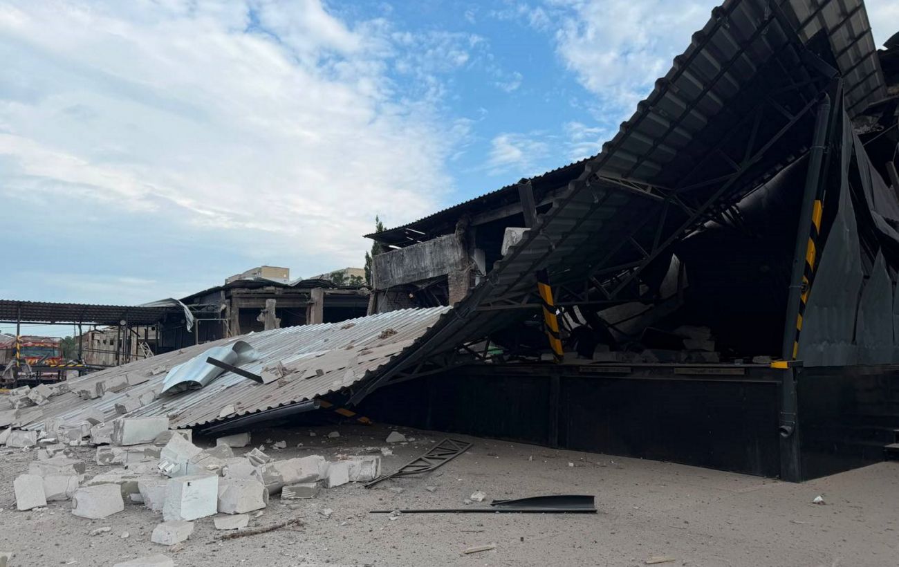 Росія вдарила по Ізюму КАБами, зруйноване відділення "Нової пошти"