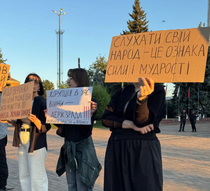 Чому російські медіа так уважно стежать за українськими протестами
