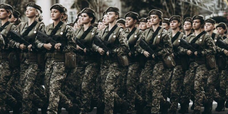 Жінки командують, воюють і беруть відповідальність. А хтось досі ховається